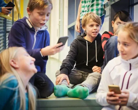 Sweden to Introduce National Smartphone Restriction in Classrooms