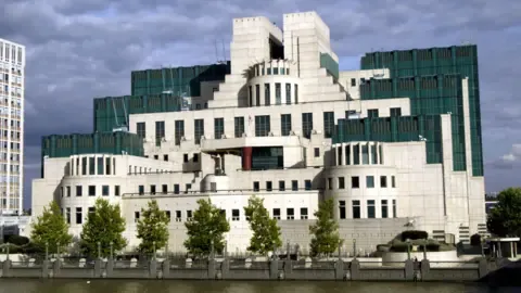 The UK's Secret Intelligence Service Rolls Out Dark Web Gateway to Lure Intelligence Sources in Russia